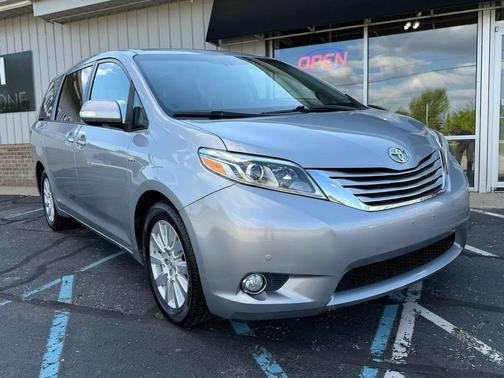 Silver Sky Metallic 2017 Toyota Sienna Limited Premium