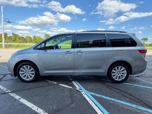 Silver Sky Metallic 2017 Toyota Sienna Limited Premium