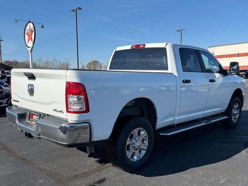 2024 RAM 2500 Big Horn Crew Cab 4x4 6'4' Box