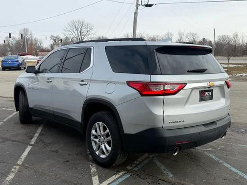 Silver Ice Metallic 2021 Chevrolet Traverse LT Leather