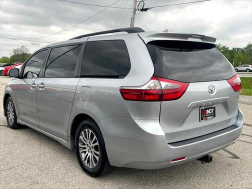 2020 Toyota Sienna XLE