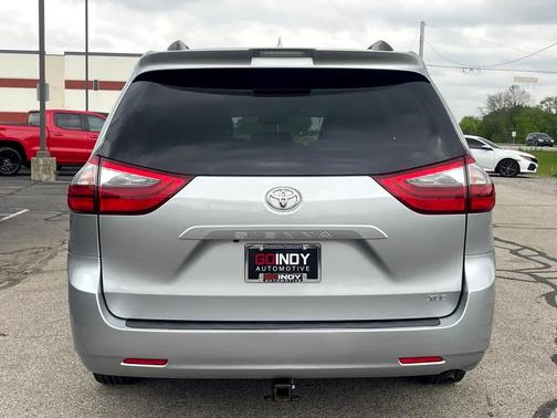 2020 Toyota Sienna XLE