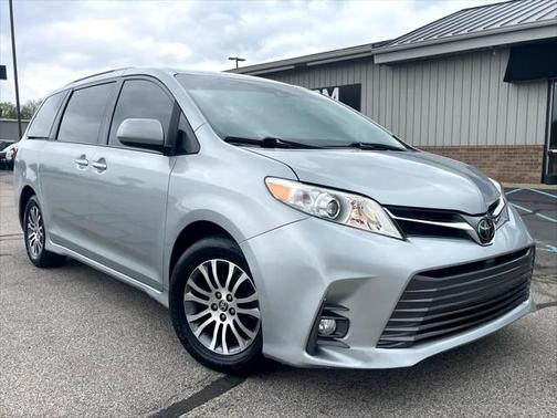 2020 Toyota Sienna XLE