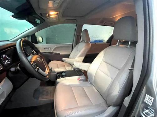 2020 Toyota Sienna XLE