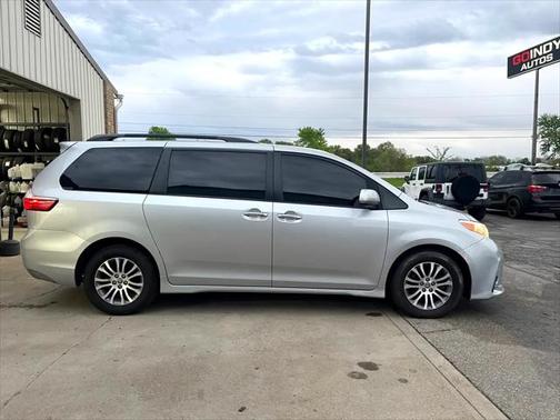 2020 Toyota Sienna XLE