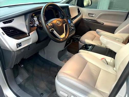 2020 Toyota Sienna XLE