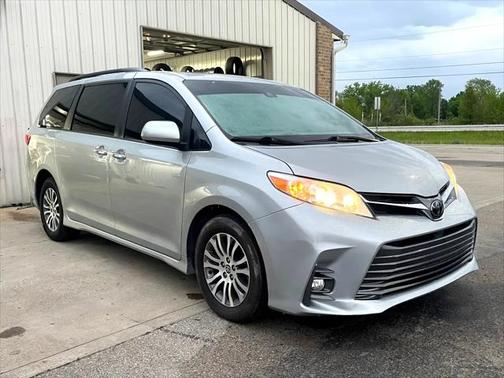 2020 Toyota Sienna XLE