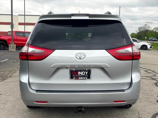 2020 Toyota Sienna XLE