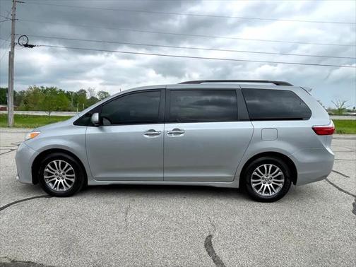 2020 Toyota Sienna XLE