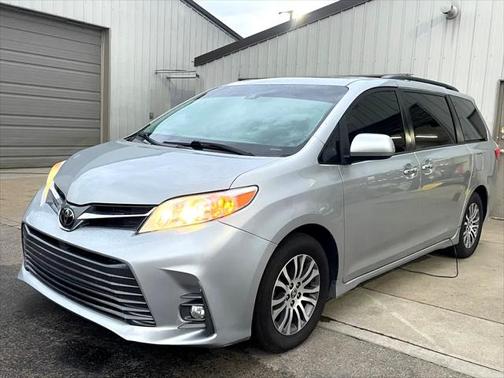 2020 Toyota Sienna XLE