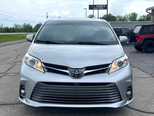 2020 Toyota Sienna XLE