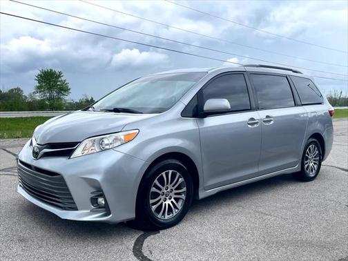 2020 Toyota Sienna XLE