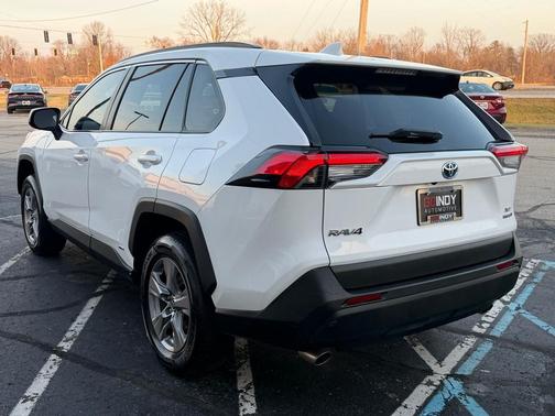 2022 Toyota RAV4 Hybrid XLE