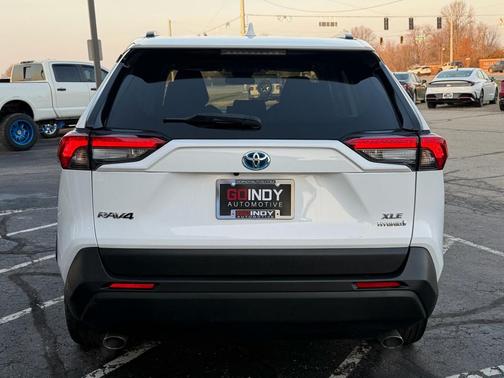 2022 Toyota RAV4 Hybrid XLE