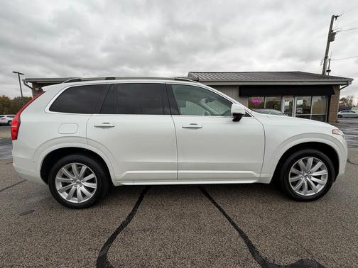 2016 Volvo XC90 T6 Momentum