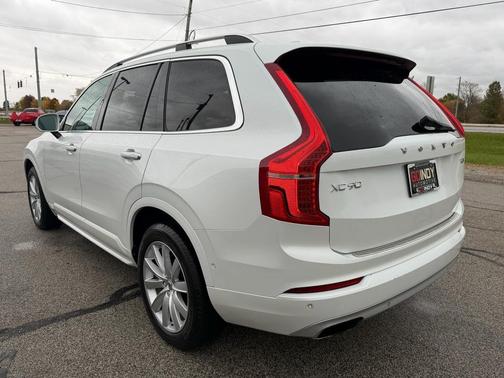 2016 Volvo XC90 T6 Momentum
