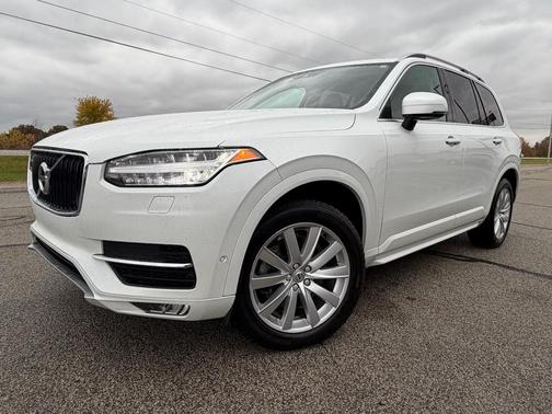 2016 Volvo XC90 T6 Momentum