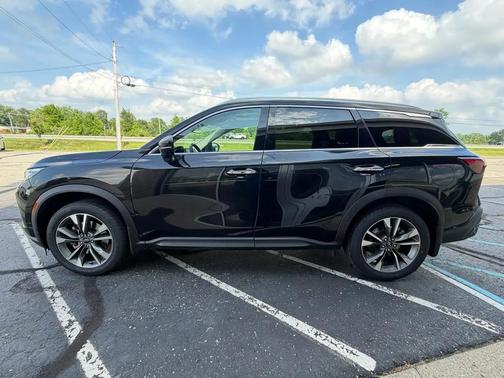 Mineral Black 2023 INFINITI QX60 Luxe