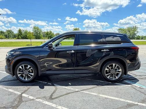 Mineral Black 2023 INFINITI QX60 Luxe