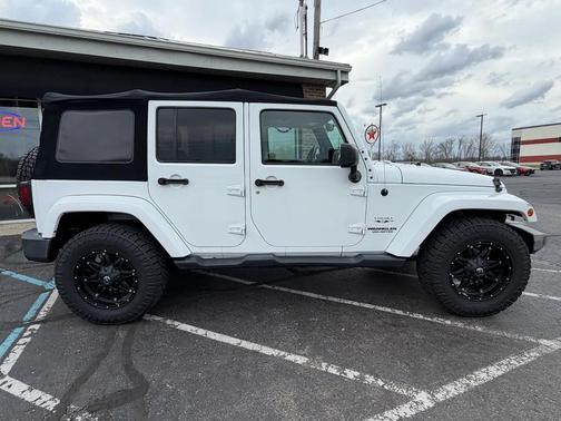 2016 Jeep Wrangler Unlimited Sahara