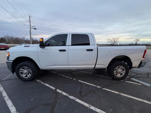 2024 RAM 2500 Tradesman Crew Cab 4x4 6'4' Box