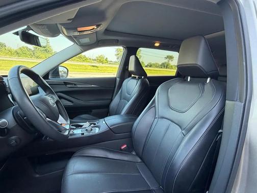 Gold 2024 INFINITI QX60 Luxe