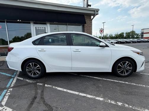 Snow White Pearl 2023 Kia Forte LXS