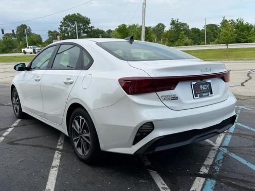 Snow White Pearl 2023 Kia Forte LXS