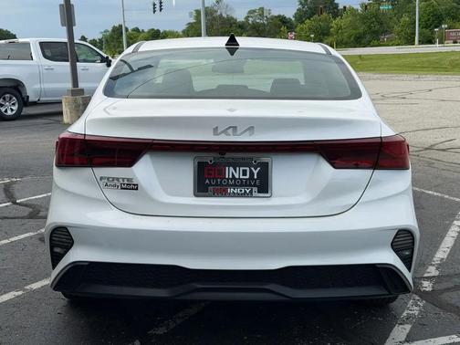 Snow White Pearl 2023 Kia Forte LXS