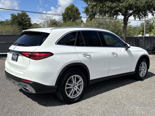 2025 Mercedes-Benz GLC 300