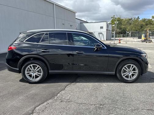 2025 Mercedes-Benz GLC 300