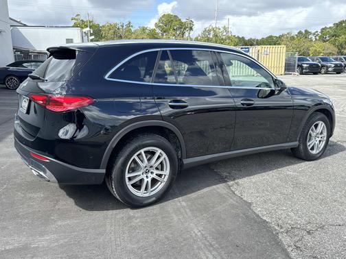 2025 Mercedes-Benz GLC 300