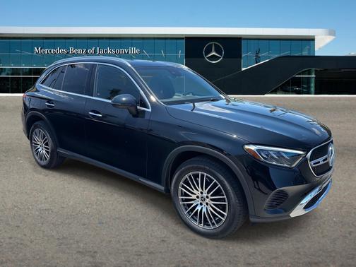 Black 2025 Mercedes-Benz GLC 300