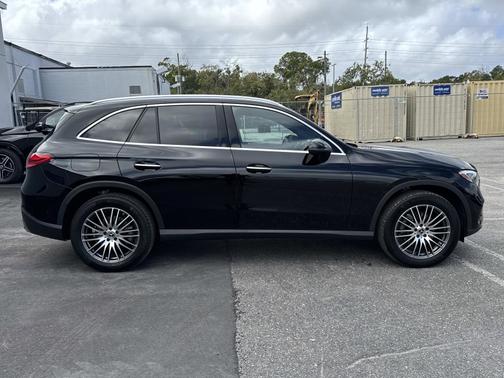 2025 Mercedes-Benz GLC 300