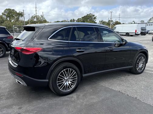 2025 Mercedes-Benz GLC 300