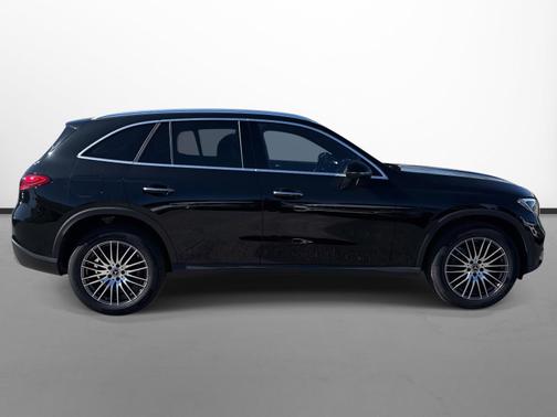 2025 Mercedes-Benz GLC 300 