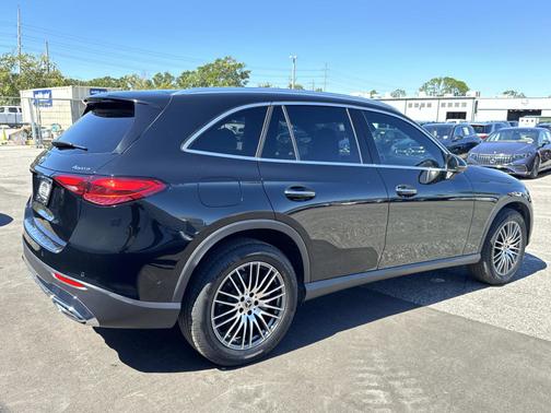 2025 Mercedes-Benz GLC 300 