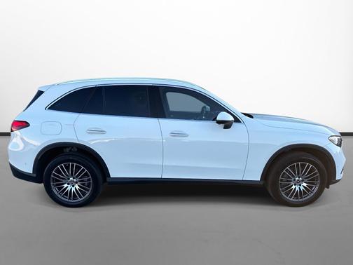 2025 Mercedes-Benz GLC 300 