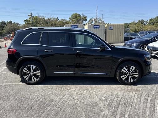 2025 Mercedes-Benz GLB 250 