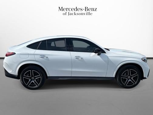 MANUFAKTUR Moonlight White Metallic 2026 Mercedes-Benz GLC 300