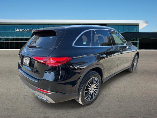 2025 Mercedes-Benz GLC 300 