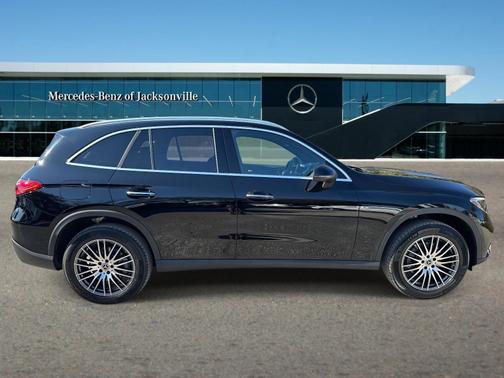 2025 Mercedes-Benz GLC 300 