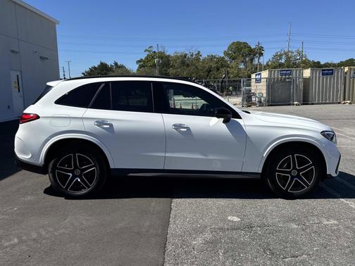 2025 Mercedes-Benz GLC 300 