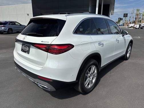 Polar White 2025 Mercedes-Benz GLC 300