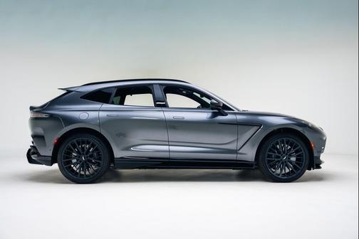 2023 Aston Martin DBX 707