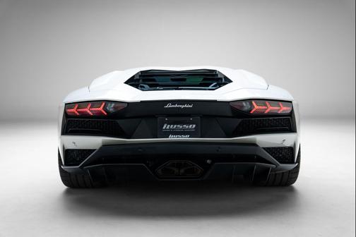 Balloon White 2017 Lamborghini Aventador LP750-4 Superveloce