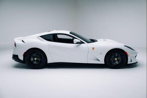 2019 Ferrari 812 Superfast Base