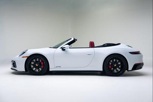2022 Porsche 911 Carrera 4 GTS