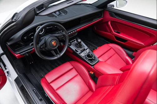 2022 Porsche 911 Carrera 4 GTS