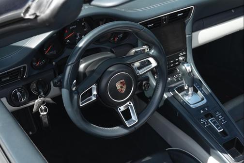 2017 Porsche 911 Carrera GTS